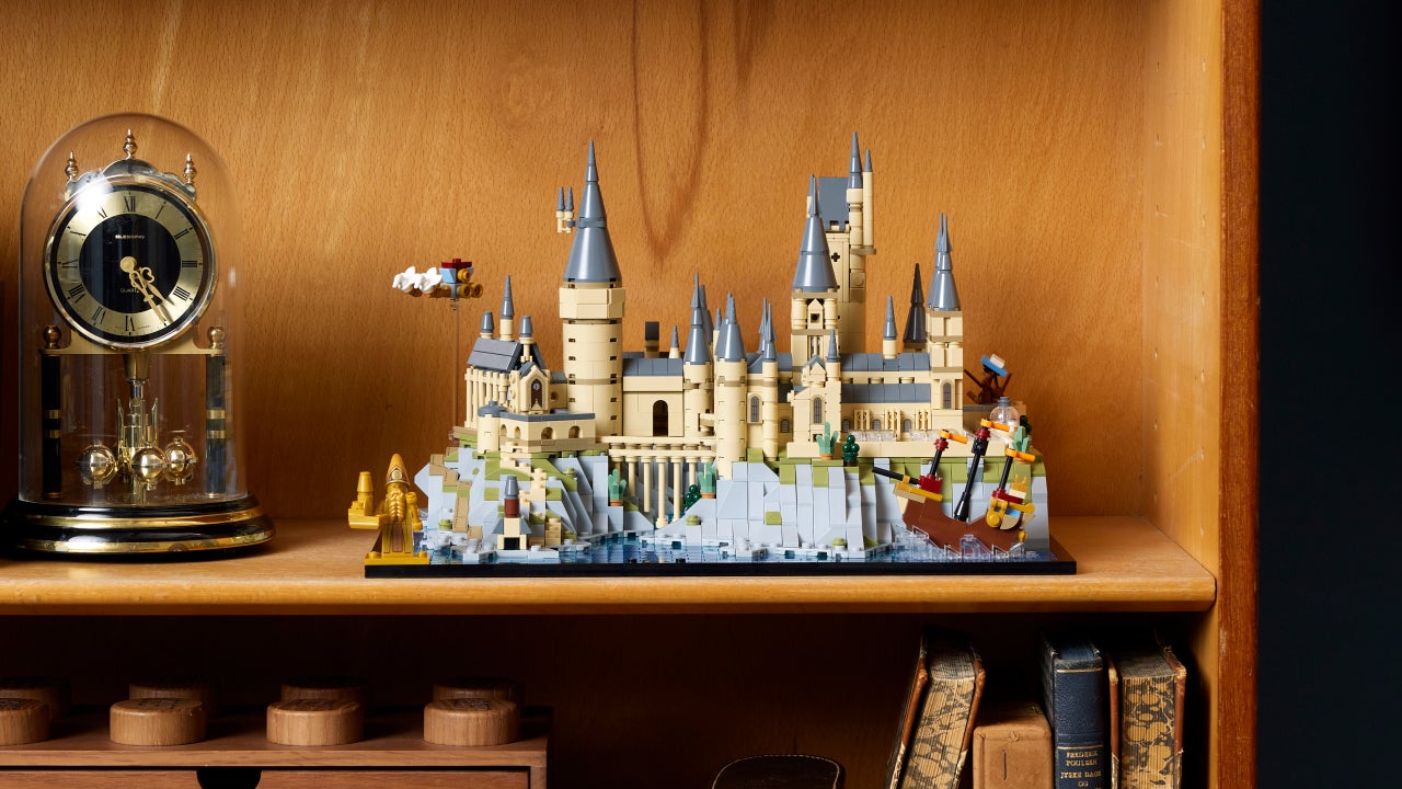 The LEGO Harry Potter: Hogwarts Castle and Grounds Is Discounted for the First Time This Year